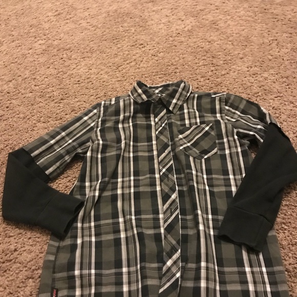 2 boys button down shirts. - Picture 5 of 7
